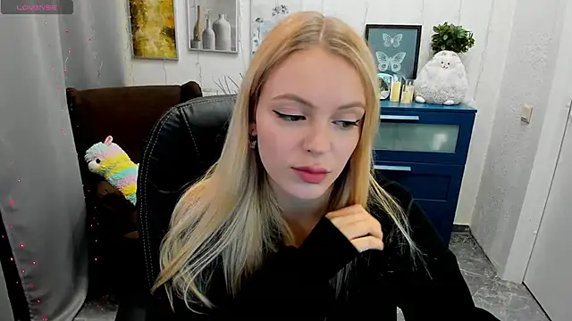 KatherineePierce online show from 10/20/25, 05:35