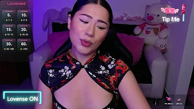 evelyn ch  online show from 11/15/25, 10:56