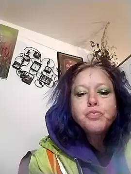 Snapshot of anonymity_awaits@xh chatting on 11/12/25, 11:10 anonymity awaitsxh online show from 11/12/25, 11:10