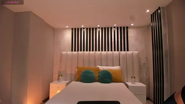 IsabellaMoreau online show from 10/16/25, 07:59