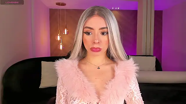 IsabellaMoreau online show from 04/06/26, 07:48