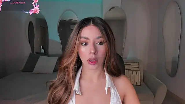 IsabellaMoreau online show from 06/15/26, 08:00