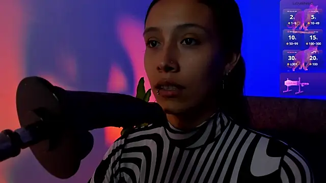 alicemoon   online show from 12/21/25, 09:33