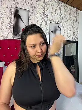 Snapshot of Larissa_Antonella chatting on 06/26/26, 04:06 Larissa Antonella online show from 06/26/26, 04:06