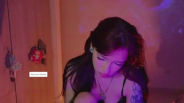 Snapshot of Moonlightt_21 chatting on 02/14/26, 01:35 Moonlightt 21 online show from 02/14/26, 01:35