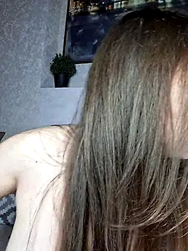 Snapshot of Olivia_OliV chatting on 11/18/25, 01:00 Olivia OliV online show from 11/18/25, 01:00