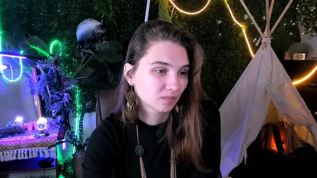 Snapshot of TessaMill chatting on 10/03/25, 05:26 TessaMill online show from 10/03/25, 05:26