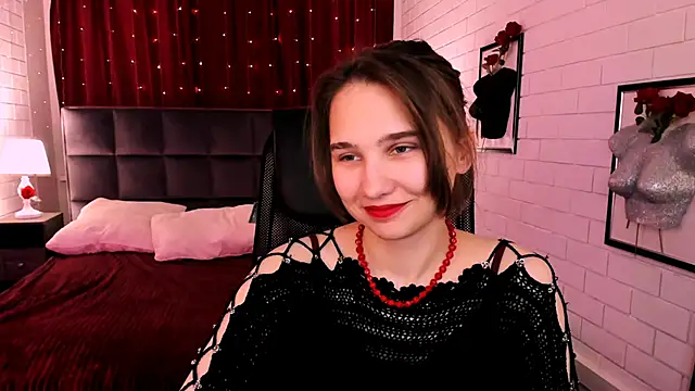 Snapshot of TessaMill chatting on 11/10/25, 09:19 TessaMill online show from 11/10/25, 09:19