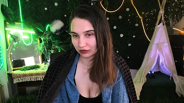 Snapshot of TessaMill chatting on 02/15/26, 06:10 TessaMill online show from 02/15/26, 06:10