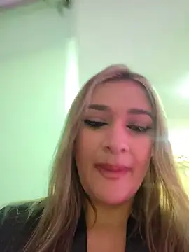 NicoleDiior online show from 05/19/26, 03:07