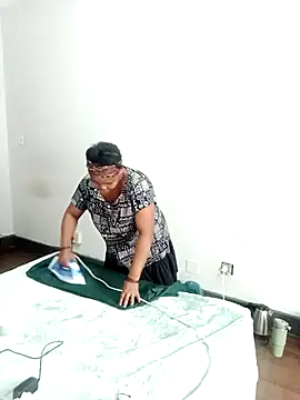 Snapshot of ShySexyBaddiexx chatting on 09/24/25, 10:29 ShySexyBaddiexx online show from 09/24/25, 10:29