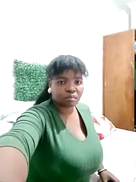 Snapshot of ShySexyBaddiexx chatting on 10/19/25, 12:55 ShySexyBaddiexx online show from 10/19/25, 12:55