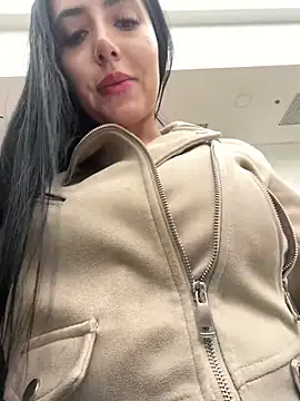 Snapshot of oh_nina chatting on 10/27/25, 08:24 oh nina online show from 10/27/25, 08:24