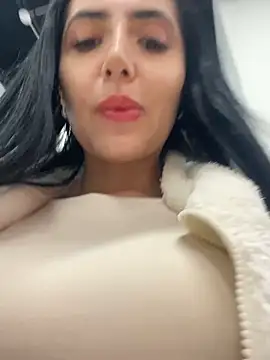 Snapshot of oh_nina chatting on 11/05/25, 11:49 oh nina online show from 11/05/25, 11:49