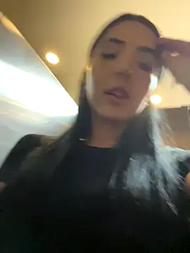 Snapshot of oh_nina chatting on 11/14/25, 10:07 oh nina online show from 11/14/25, 10:07