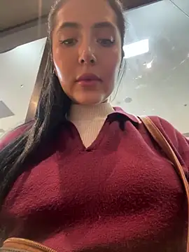 Snapshot of oh_nina chatting on 12/16/25, 09:53 oh nina online show from 12/16/25, 09:53