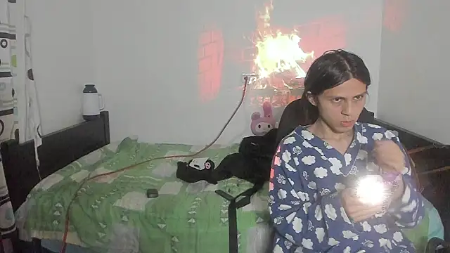 Snapshot of Petite-Goth chatting on 10/30/25, 02:35 Petite-Goth online show from 10/30/25, 02:35