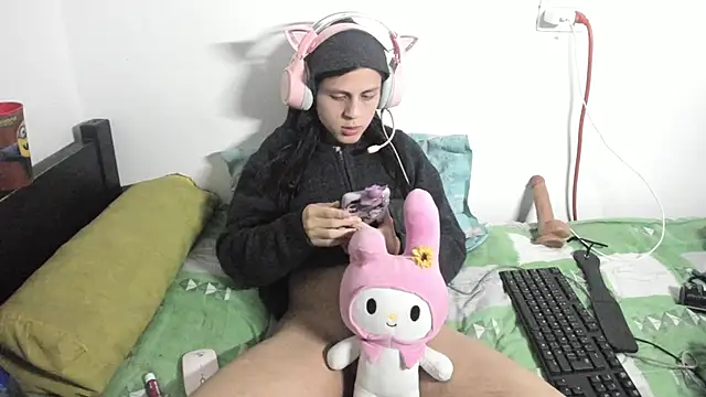 Snapshot of Petite-Goth chatting on 11/23/25, 02:22 Petite-Goth online show from 11/23/25, 02:22