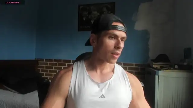 Snapshot of justinkarter chatting on 06/17/26, 04:19 justinkarter online show from 06/17/26, 04:19