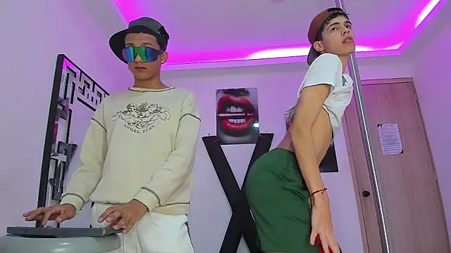 TWINKS FRIENDS online show from 10/15/25, 07:08