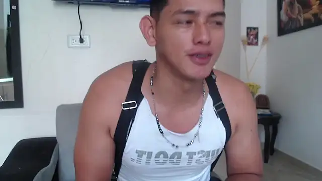 Snapshot of Hiroshi_Shen chatting on 05/03/26, 01:06 Hiroshi Shen online show from 05/03/26, 01:06