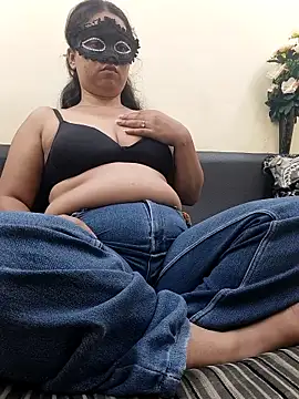 Iampriyaaa15 online show from 10/08/25, 10:24