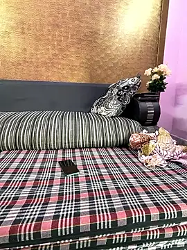Iampriyaaa15 online show from 05/13/26, 06:33