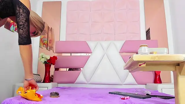 MiaMalkoba online show from 03/12/26, 01:06