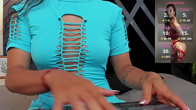 zoe martins  online show from 10/30/25, 05:24