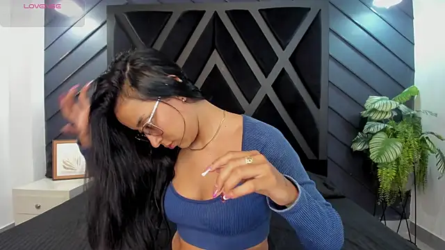 zoe martins  online show from 11/25/25, 05:35