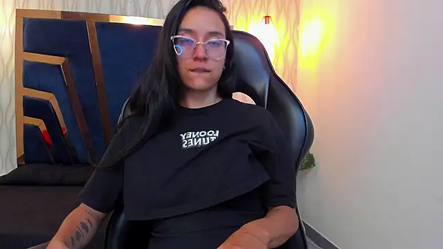 zoe martins  online show from 02/12/26, 05:19