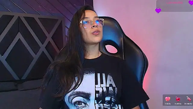 zoe martins  online show from 03/30/26, 05:25