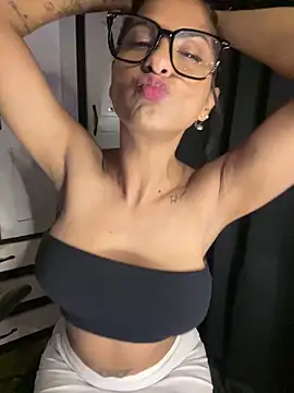 chicachocolate01 online show from 11/14/25, 03:38