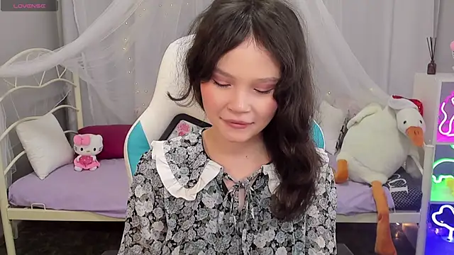 EmilyChaves online show from 12/21/25, 04:41