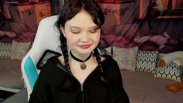 EmilyChaves online show from 04/07/26, 06:03