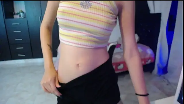 Snapshot of Elizabeth_rose02 chatting on 10/12/25, 12:42 Elizabeth rose02 online show from 10/12/25, 12:42