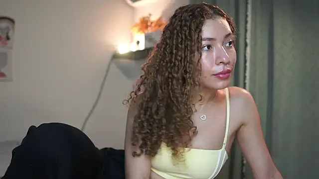 Snapshot of isabella-garcia- chatting on 09/13/25, 12:54 isabella-garcia- online show from 09/13/25, 12:54