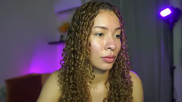 Snapshot of isabella-garcia- chatting on 09/23/25, 01:52 isabella-garcia- online show from 09/23/25, 01:52