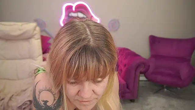 BellaLaPetit online show from 02/25/26, 02:32