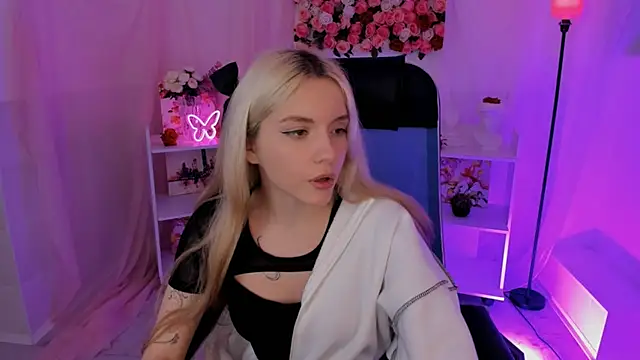 AuroraWrenfield online show from 09/22/25, 10:39