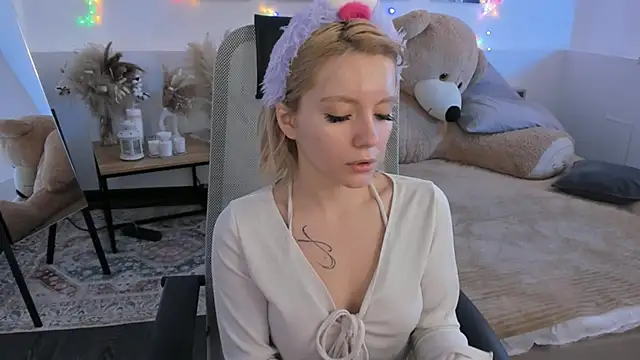 AuroraWrenfield online show from 02/26/26, 04:22