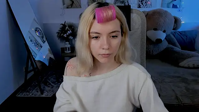 AuroraWrenfield online show from 04/10/26, 04:28