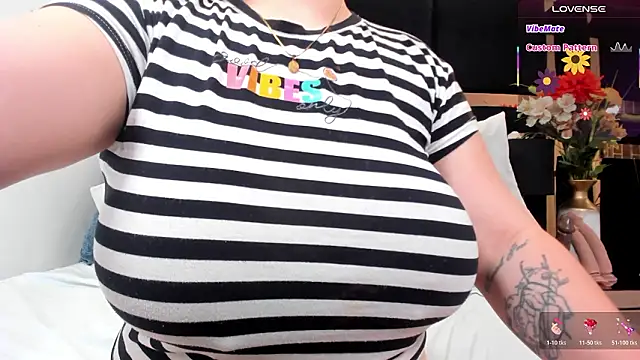 Snapshot of katherinn_gomezz chatting on 02/11/26, 11:37 katherinn gomezz online show from 02/11/26, 11:37