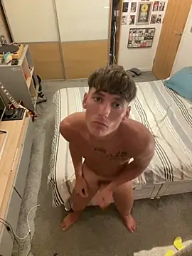 Snapshot of naughtyboy0124 chatting on 09/08/25, 11:04 naughtyboy0124 online show from 09/08/25, 11:04