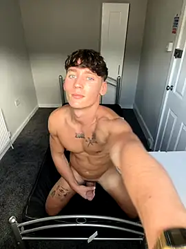 Snapshot of naughtyboy0124 chatting on 10/09/25, 01:20 naughtyboy0124 online show from 10/09/25, 01:20