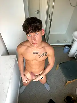 Snapshot of naughtyboy0124 chatting on 11/25/25, 03:01 naughtyboy0124 online show from 11/25/25, 03:01