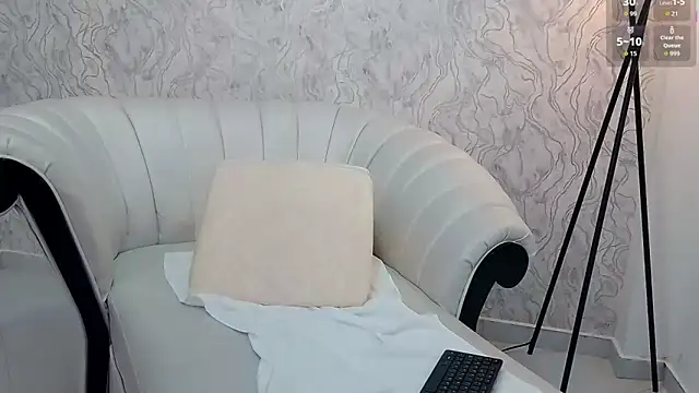 aura sanders1 online show from 12/20/25, 11:39