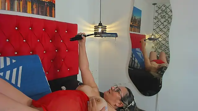 carolinacrus01 online show from 09/10/25, 12:10