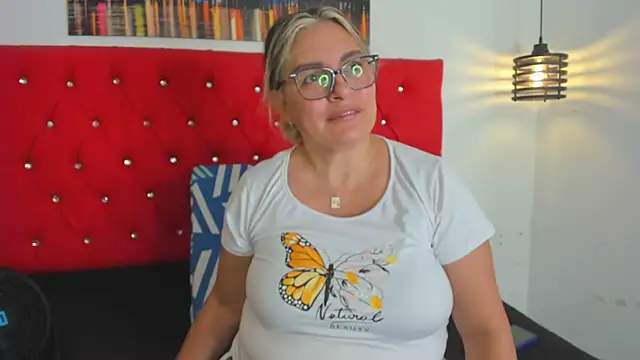 carolinacrus01 online show from 10/06/25, 04:59