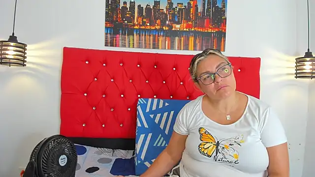 carolinacrus01 online show from 10/29/25, 04:42